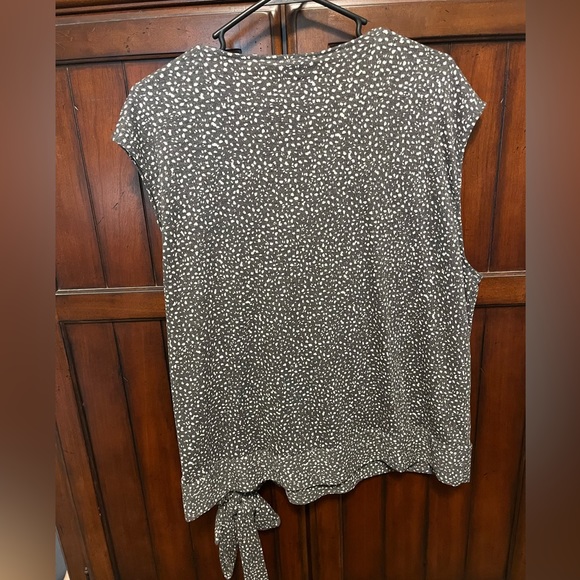 Loft size XL grey and white wrap style top with bow on side - Picture 2 of 5